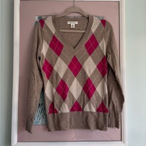 Banana Republic V-Neck Sweater in Pink and Tan Argyle